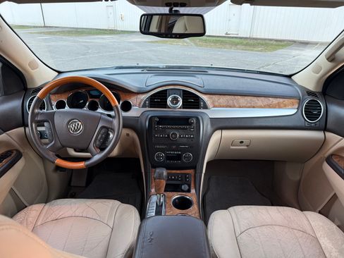 Used 2011 Buick Enclave CXL image 17