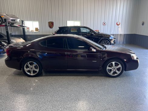 Used 2006 Pontiac Grand Prix GXP image 21