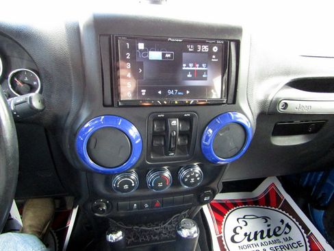 Used 2016 Jeep Wrangler 4WD Unlimited Sport image 14