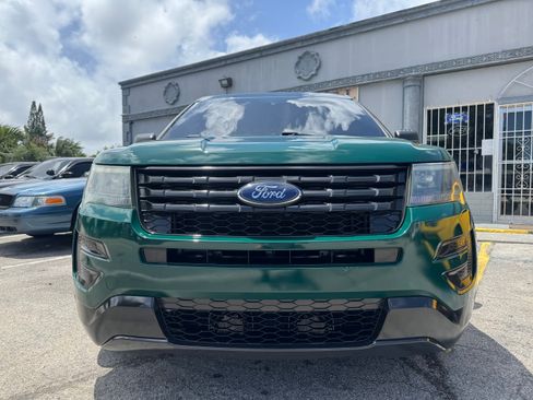 Used 2016 Ford Explorer image 3