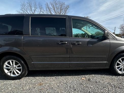 Used 2016 Dodge Grand Caravan SXT image 6