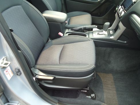 Used 2018 Subaru Forester 2.5i Premium AWD/4WD image 9