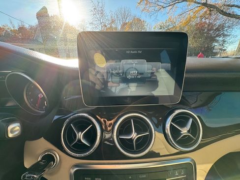 Used 2018 Mercedes-Benz CLA 250 image 17