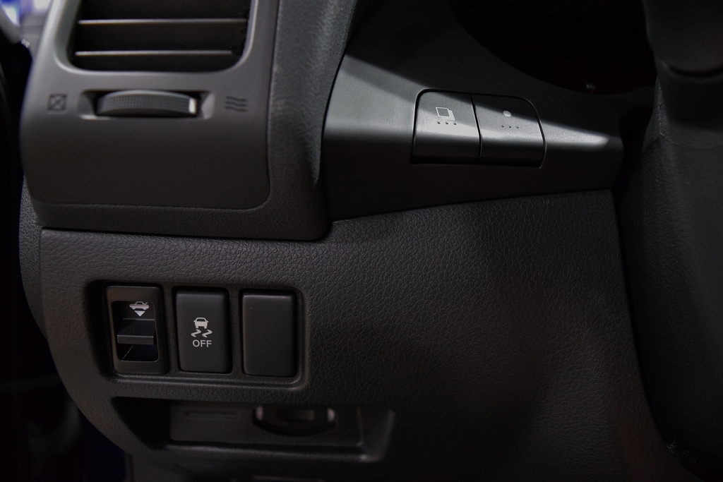 Used 2011 Nissan Altima 2.5 S Coupe FWD image 28