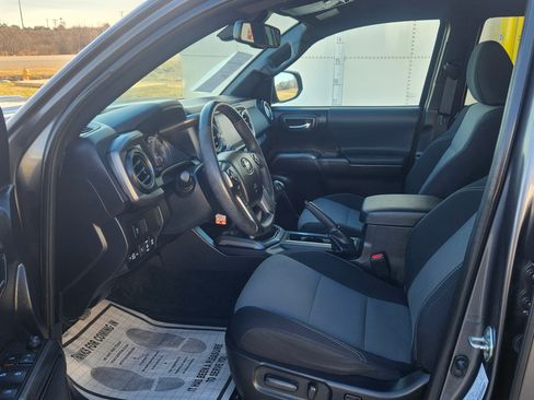 Used 2021 Toyota Tacoma image 9