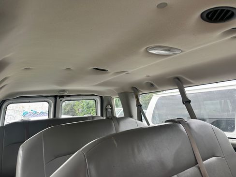 Used 2008 Ford E-350 and Econoline 350 XLT image 10