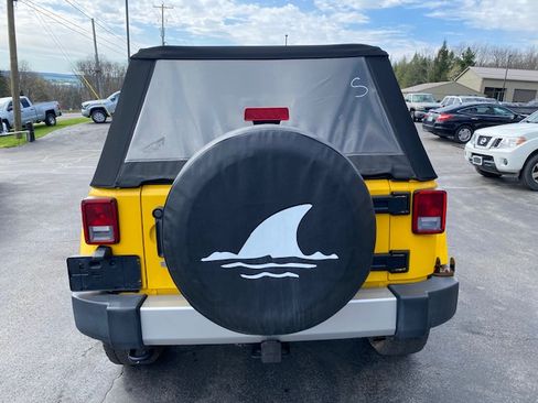 Used 2015 Jeep Wrangler Unlimited Sahara AWD/4WD image 7