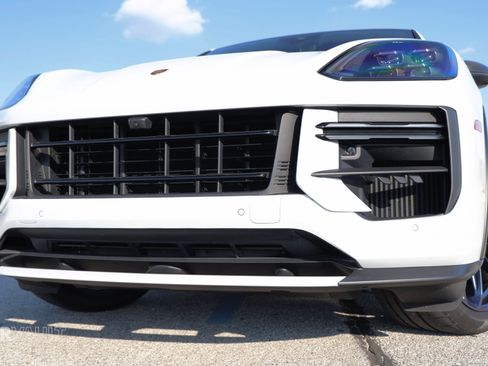 Used 2024 Porsche Cayenne Turbo GT image 7