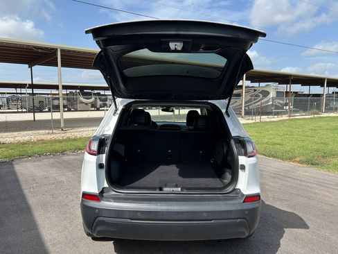 Used 2019 Jeep Cherokee FWD Latitude Plus image 11