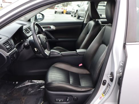 Used 2013 Lexus CT 200h Premium image 12