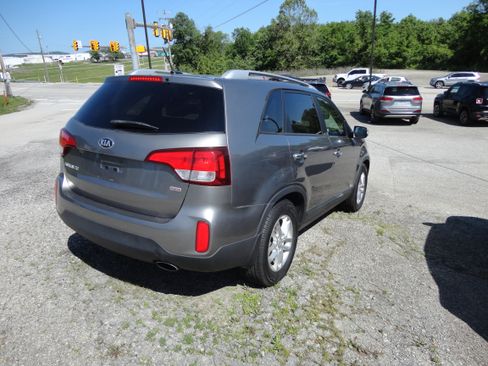 Used 2014 Kia Sorento AWD LX image 5