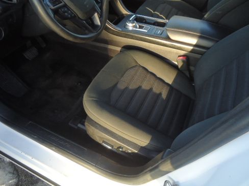 Used 2018 Ford Fusion SE image 14