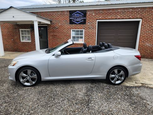 Used 2010 Lexus IS 250C image 1