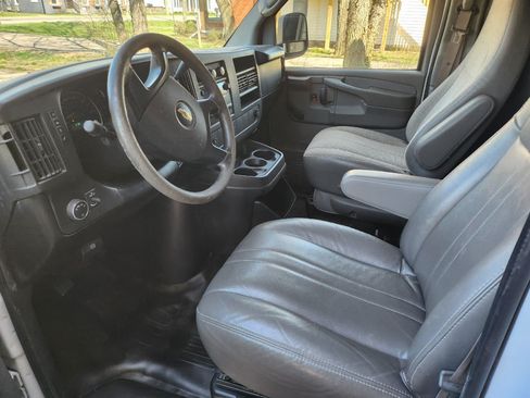 Used 2011 Chevrolet Express 1500 image 11