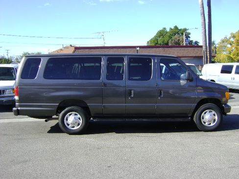 Used 2007 Ford E-350 and Econoline 350 image 2