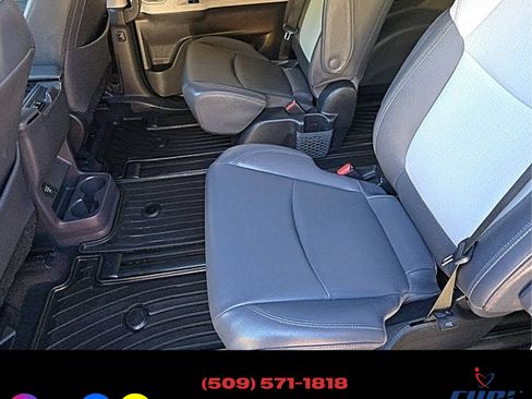 Used 2022 Toyota Sienna XSE image 22