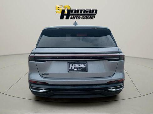 Used 2024 Lincoln Nautilus AWD Premier image 4