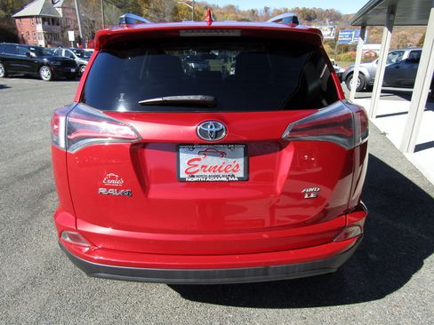 Used 2016 Toyota RAV4 LE image 3