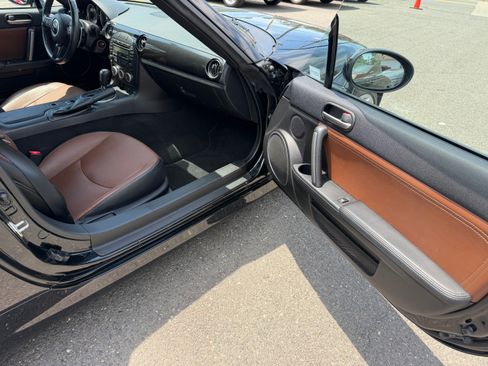 Used 2014 MAZDA MX-5 Miata Grand Touring Hard Top RWD image 13