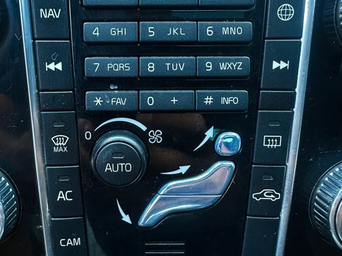 Used 2015 Volvo XC60 T5 Platinum image 40