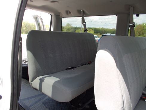 Used 2006 Ford E-150 and Econoline 150 Wagon RWD image 13