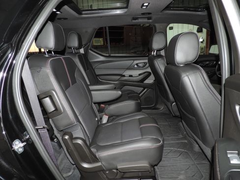 Used 2023 Chevrolet Traverse RS image 25