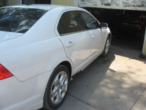 Used 2010 Ford Fusion SE FWD image 4