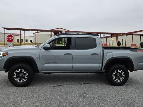 Used 2020 Toyota Tacoma image 2