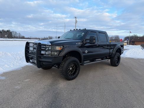 Used 2011 Ford F250 Lariat image 1