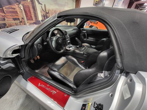 Used 2005 Dodge Viper SRT-10 image 23