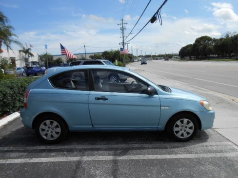 Used 2009 Hyundai Accent GS Hatchback FWD image 8