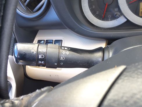 Used 2011 Toyota RAV4 4WD Limited V6 w/ 3rd Row image 27