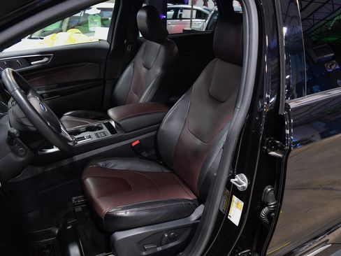 Used 2021 Ford Edge Titanium image 17