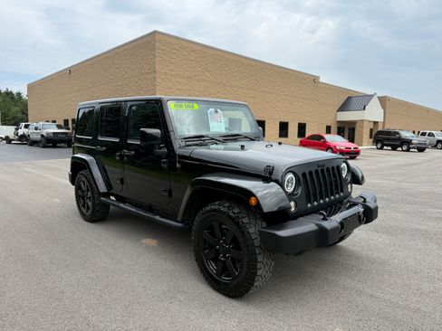 Used 2014 Jeep Wrangler 4WD Unlimited Altitude image 3