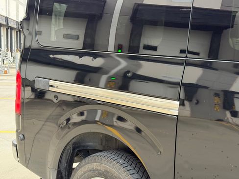 Used 2020 Nissan NV 3500 SL RWD image 9