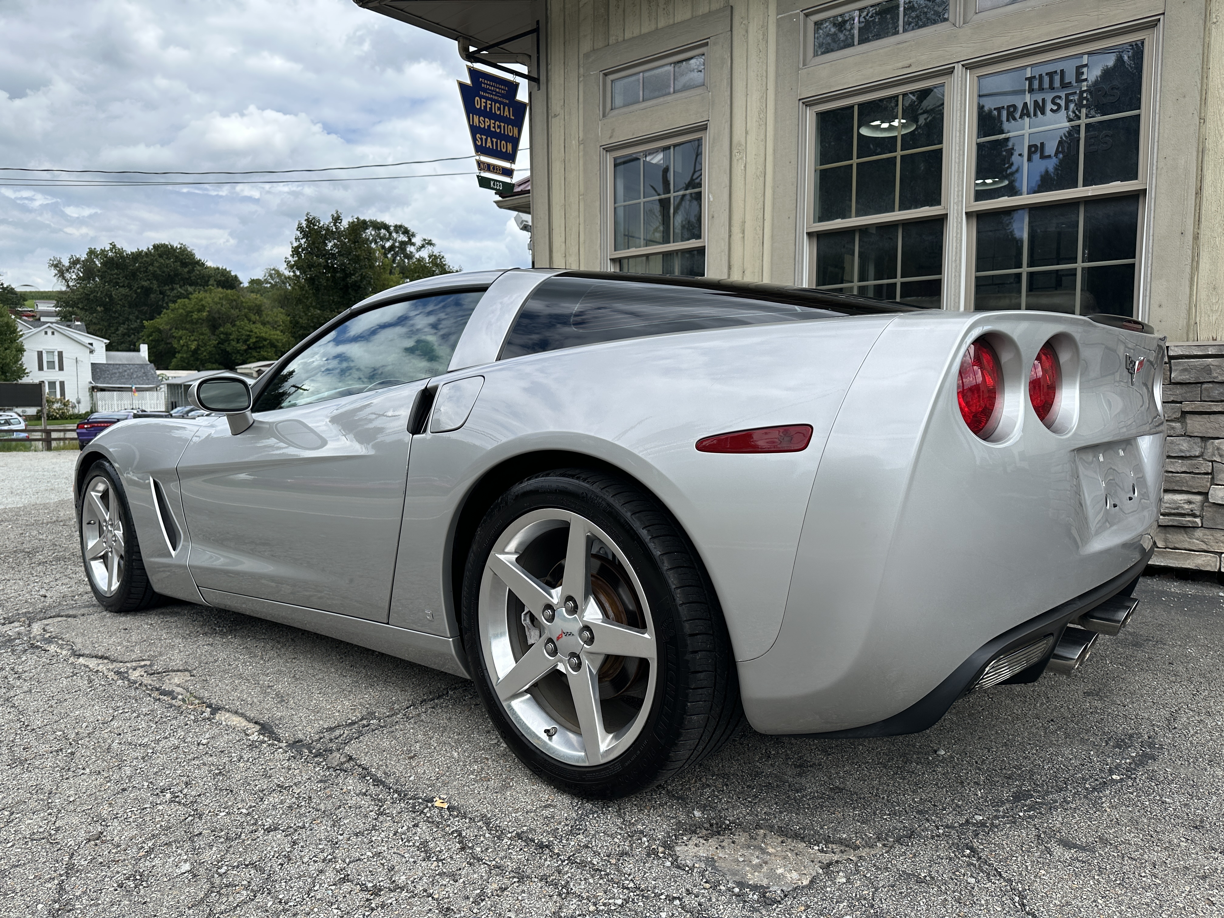 Used 2007 Chevrolet Corvette Coupe RWD image 3