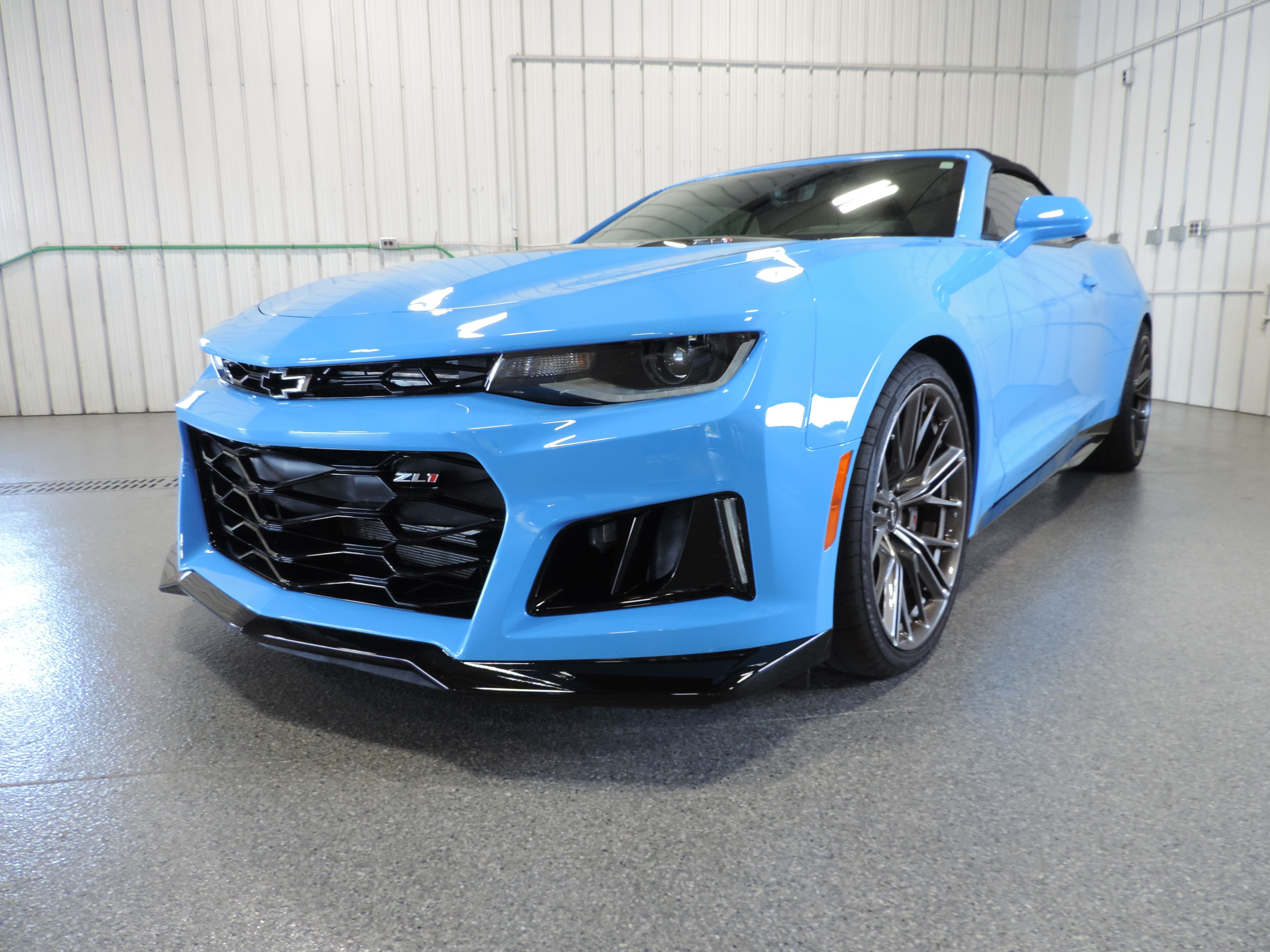 Used 2022 Chevrolet Camaro ZL1 Convertible RWD image 4
