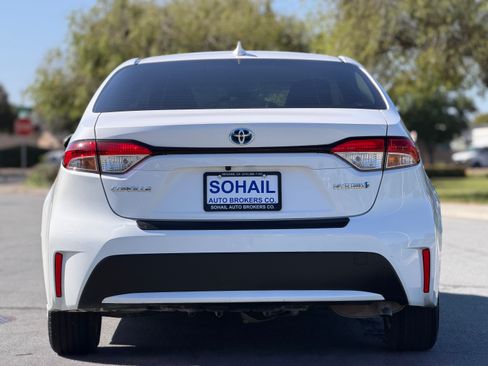 Used 2021 Toyota Corolla LE Hybrid Sedan FWD image 5