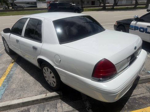 Used 2010 Ford Crown Victoria Police Interceptor RWD image 6