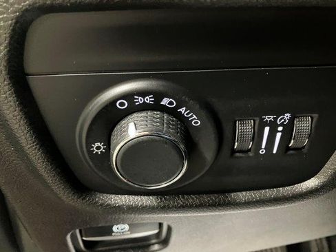 Used 2023 Jeep Grand Cherokee L Laredo image 17