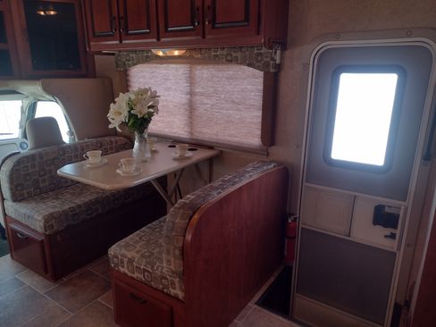 Used 2011 Ford E-450 and Econoline 450 image 20