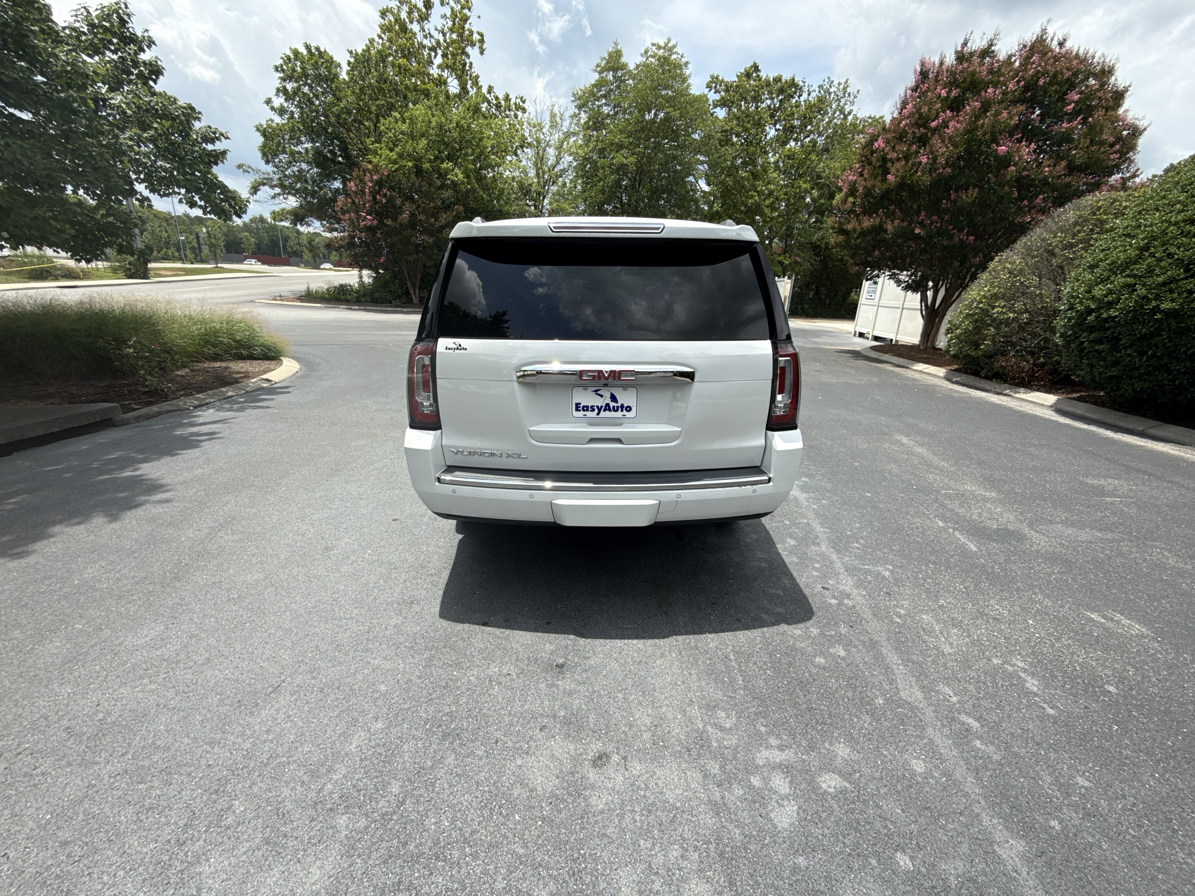 Used 2017 GMC Yukon XL 4WD Denali image 4