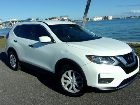 Used 2018 Nissan Rogue S image 5