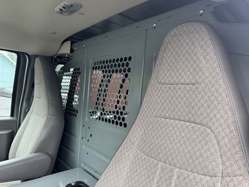 Used 2017 Chevrolet Express 2500 image 17