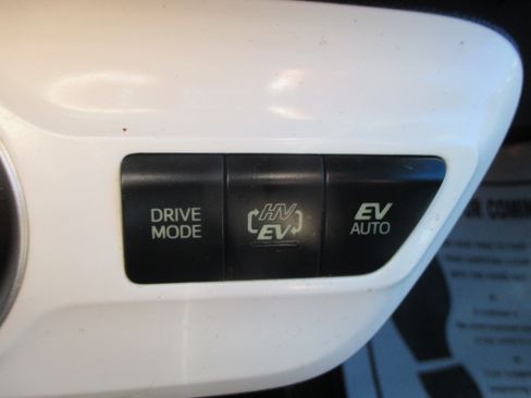 Used 2017 Toyota Prius Prime image 16