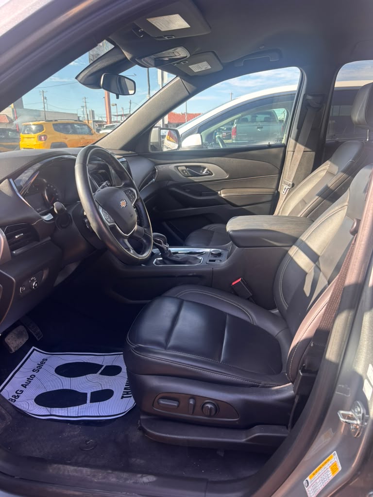 Used 2023 Chevrolet Traverse FWD LT image 9