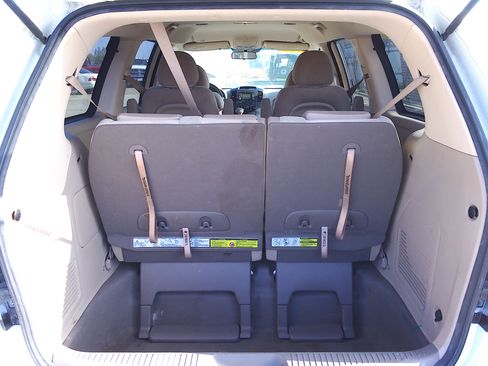 Used 2012 Kia Sedona LX image 13