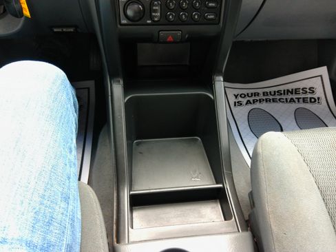 Used 2004 Nissan Frontier XE image 41