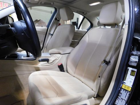 Used 2013 BMW 320i xDrive image 8