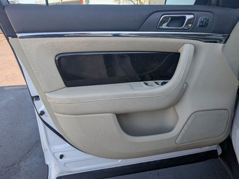 Used 2016 Lincoln MKS Elite image 16